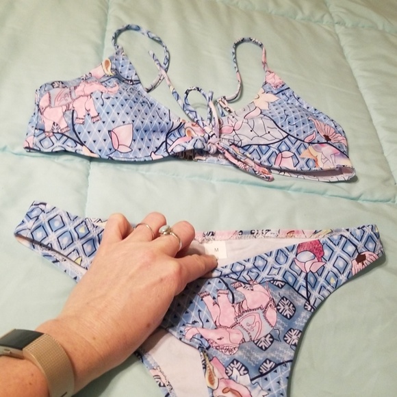 Bikini - Picture 3 of 4